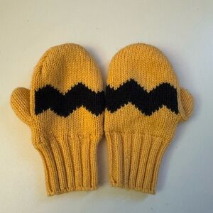 GAP x Peanuts Charlie Brown Toddler Mittens, Yellow and Black, XS/S